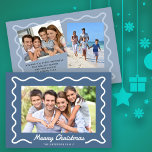 Wavy Border Frohe Weihnachten 3 Fotos Blau<br><div class="desc">Dieses Foto Weihnachtskarte mit einer rückwärts verlaufenden,  weißen Grenze auf einem staubblauen Hintergrund bietet Platz für 3 Fotos und eine persönliche Nachricht.</div>