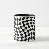 Wavy Checkered Black and White Optical Illusion Tasse (Zentrum)