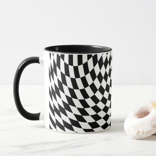 Wavy Checkered Black and White Optical Illusion Tasse (Mit Donut)