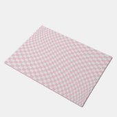 Wavy Checkered Pastel Pink Checkerboard Pattern Fußmatte (Schrägansicht)