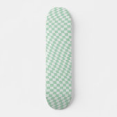 Wavy Checkered Pastell Green Checkerboard Muster Skateboard (Vorne)