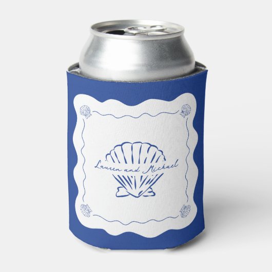 Wavy Coastal Moderne Minimalistisch Navy Blue Wedd Dosenkühler (Kanne Vorderseite)