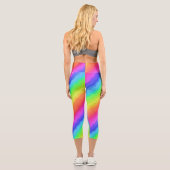 Wavy Diagonal farbenfrohe Regenbogendesign Capri Leggings (Rückseite)
