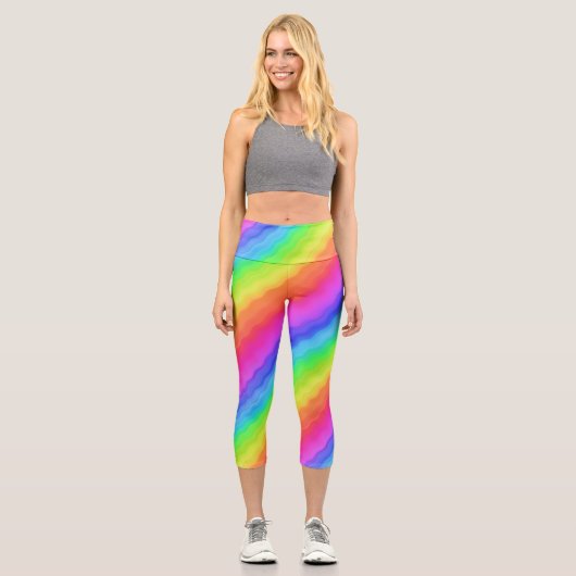 Wavy Diagonal farbenfrohe Regenbogendesign Capri Leggings (Vorderseite)