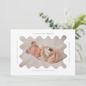 Wavy Frame Birth Announcement Foto Ankündigung (Stehend Vorderseite)