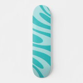 Wavy Loops Retro Abstraktes Muster in Aqua Aquamar Skateboard (Vorne)