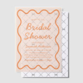 Wavy Modern Curvy Retro Peach Fuzz Brautparty Pergament Einladungen (Versetzt (Einladung))