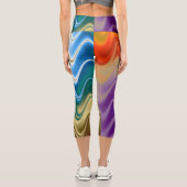 Wavy Multicolor Abstrakt Capri Leggings (Rückseite)