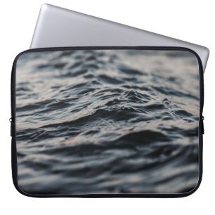 Wavy Ocean tagsüber Laptopschutzhülle