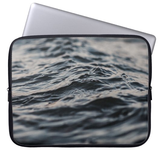 Wavy Ocean tagsüber Laptopschutzhülle (Vorderseite)