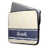 Wavy Painterly Stripes Navy und Creme mit Namen Laptopschutzhülle (Vorderseite Links)
