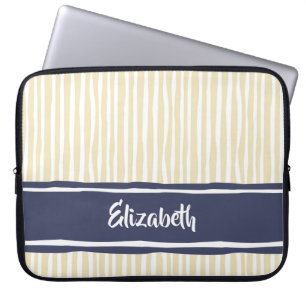 Wavy Painterly Stripes Navy und Creme mit Namen Laptopschutzhülle