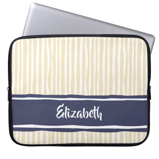 Wavy Painterly Stripes Navy und Creme mit Namen Laptopschutzhülle (Vorderseite)
