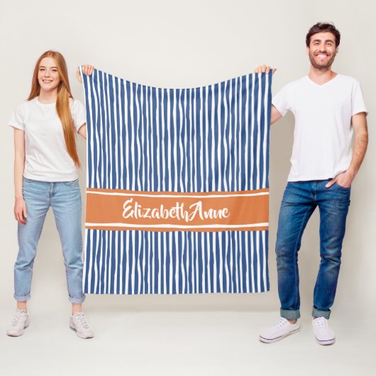 Wavy Painterly Stripes Orange und Blau mit Namen Fleecedecke (Beispiel)