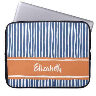 Wavy Painterly Stripes Orange und Blau mit Namen Laptopschutzhülle