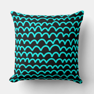 Wavy Pattern - Cyan on Black Kissen