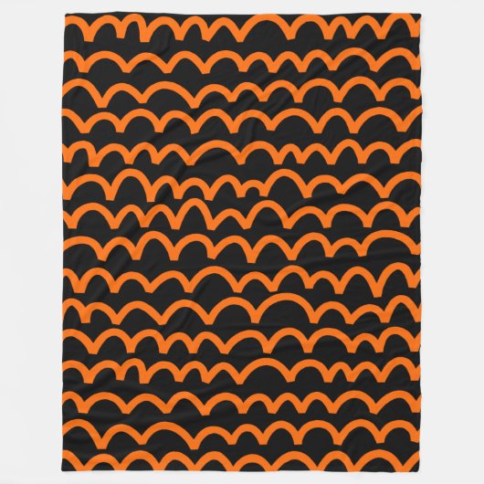 Wavy Pattern - Orange auf schwarz Fleecedecke (Vorderseite)
