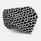 Wavy Pattern - Weiß auf Schwarz Krawatte (Gerollt)