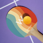 Wavy Retro Strip Monogram Personal Tischtennis Schläger<br><div class="desc">Trendy persönliches Pingpongpaddel mit schweren Streifen in Retro-Farben. Grosses zentriertes Monogramm und assoziierter Name. Saubere,  einfache minimalistische Typografie. Vollständig personalisierbar. Eine tolle Geschenkidee für einen Tischtennisfreund oder für dich selbst. Auch personalisiertes Sportzubehör für jeden Spielraum.</div>