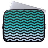 Wavy Turquoise Stripes Laptopschutzhülle (Vorderseite)