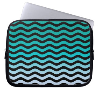 Wavy Turquoise Stripes Laptopschutzhülle