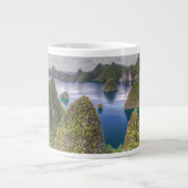 Wayag Island Landschaft, Indonesien Jumbo-Tasse (Vorderseite)