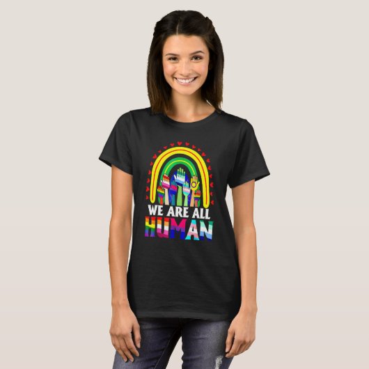 We Are All Human Rainbow Hand LGBT LGBTQ T-Shirt (Vorne ganz)