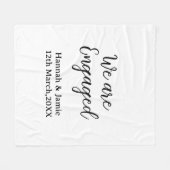 We are Engaged couple name date calligraphystylish Fleecedecke (Vorderseite (Horizontal))