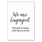 We are Engaged couple name date calligraphystylish Tischnummer (Rückseite)