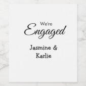 We are engaged couple name romantic stylish simple weinetikett (Einzelnes Label)