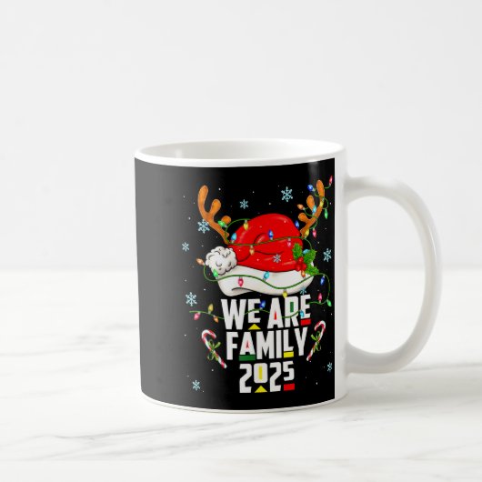 We Are Family 2025 Black Christmas Tree Santa Pjs  Kaffeetasse (Rechts)