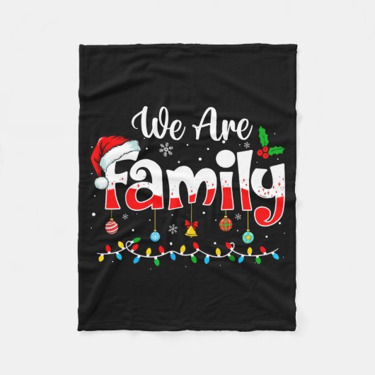 We Are Family 2025 Christmas Pajama Funny Matching Fleecedecke (Vorderseite)