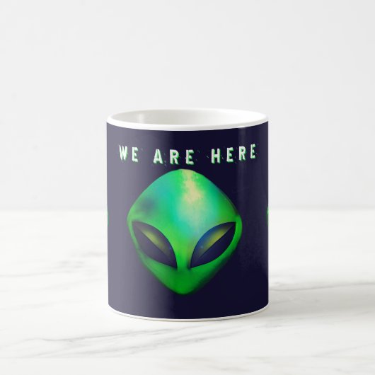"We Are Here" Green Alien head Kaffeetasse (Mittel)