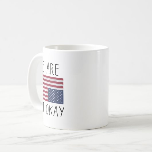We Are Not Ok Usa Flag Upside Down Patriotic Sayin Kaffeetasse (Vorderseite Links)