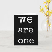 We Are One Men Graphic Insre Tee Sitive Message  Karte (Gelbe Blume)
