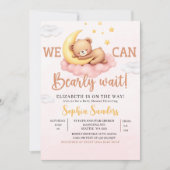 We Can Bearly Wait Baby Shower Pink Bear Einladung (Vorderseite)