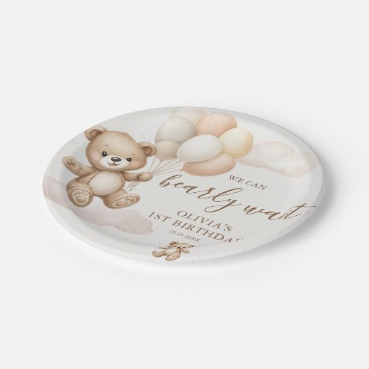 We Can Bearly Wait Birthday Pappteller (Schrägansicht)