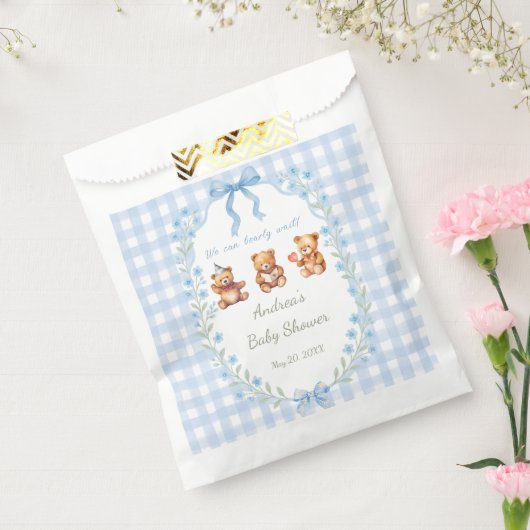 We Can Bearly Wait Blue Gingham Baby Shower Geschenktütchen (Versiegelt)