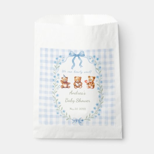 We Can Bearly Wait Blue Gingham Baby Shower  Geschenktütchen (Vorderseite)