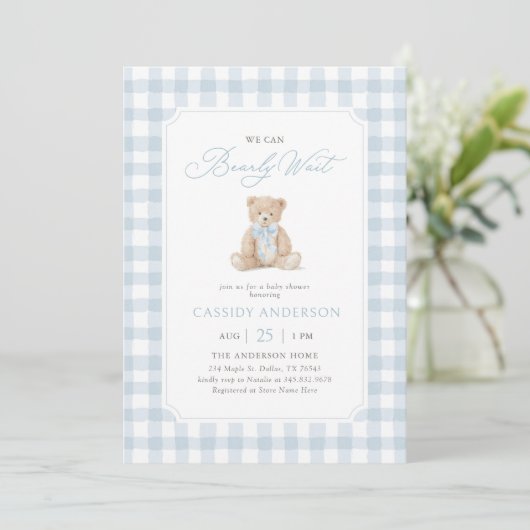 We Can Bearly Wait Blue Teddy Bear Baby Shower Einladung (Stehend Vorderseite)