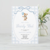 We Can Bearly Wait Blue Teddy Bear Baby Shower Einladung (Stehend Vorderseite)