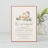 We Can Bearly Wait Christmas Baby Shower Einladung (Stehend Vorderseite)