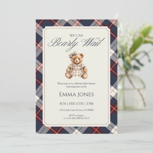 We Can Bearly Wait Navy Plaid Bear Baby Shower Einladung (Stehend Vorderseite)