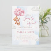 We Can Bearly Wait Pink Baby Shower Invitation Einladung (Stehend Vorderseite)