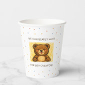We Can Bearly Wait! Simple Hand Drawn Baby Shower Pappbecher (Vorderseite)