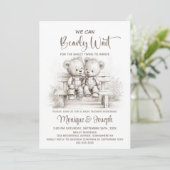We Can Bearly Wait Teddy Bear Twins Baby Shower Einladung (Stehend Vorderseite)