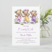 We Can Bearly Wait Teddy Bears Wearing Overalls Einladung (Stehend Vorderseite)