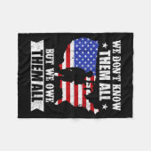 We Don't Know Them All But We Owe Them All Veteran Fleecedecke (Vorderseite (Horizontal))