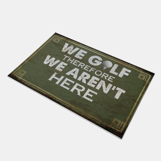 We Golf Therefore We Aren't Here Mat, Retro Fußmatte (Schrägansicht)