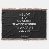 WE LIVE IN A UNIVERSE DECKE (Vorderseite)